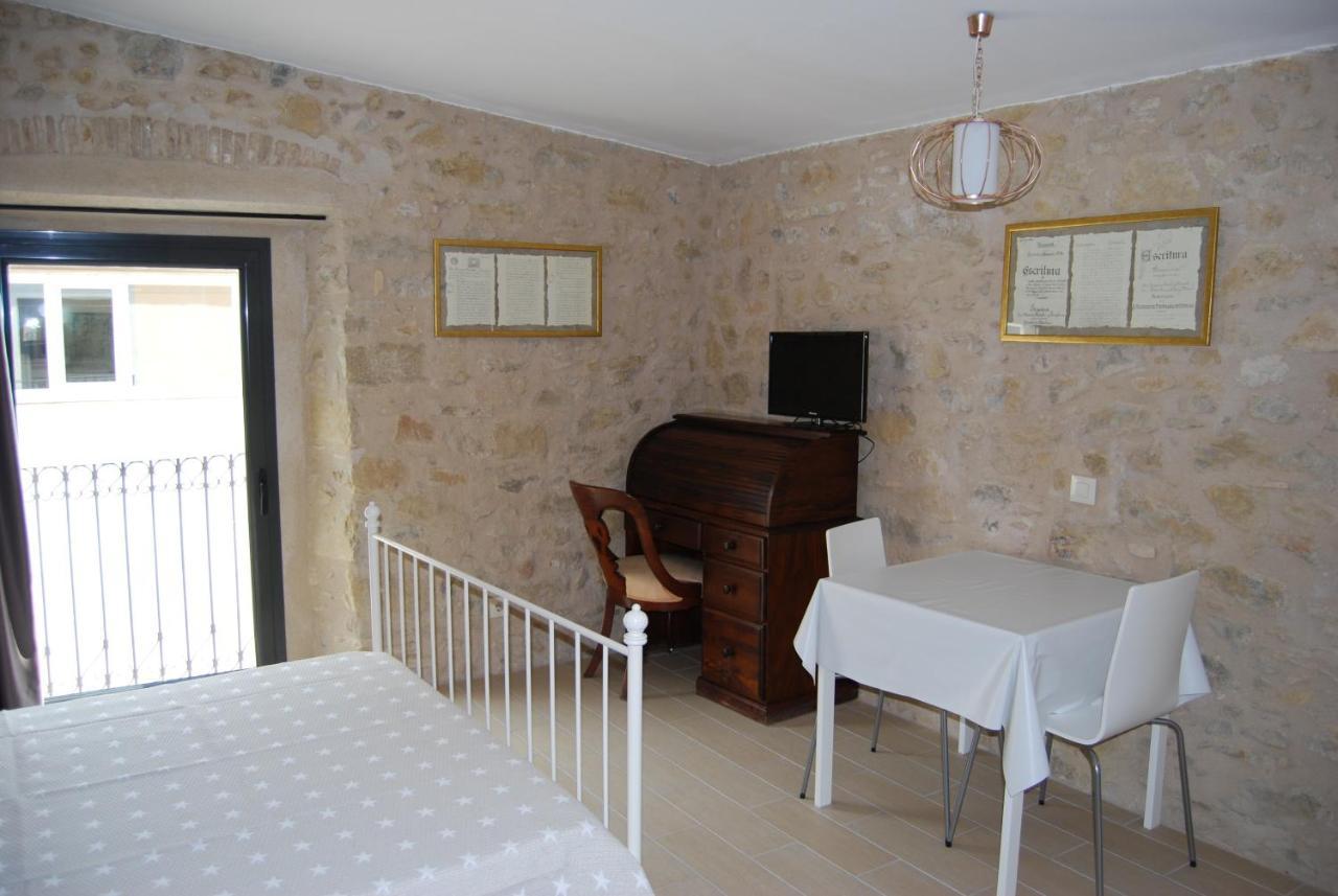 Apartaments Fonda Comerc Torroella de Montgrí Kültér fotó