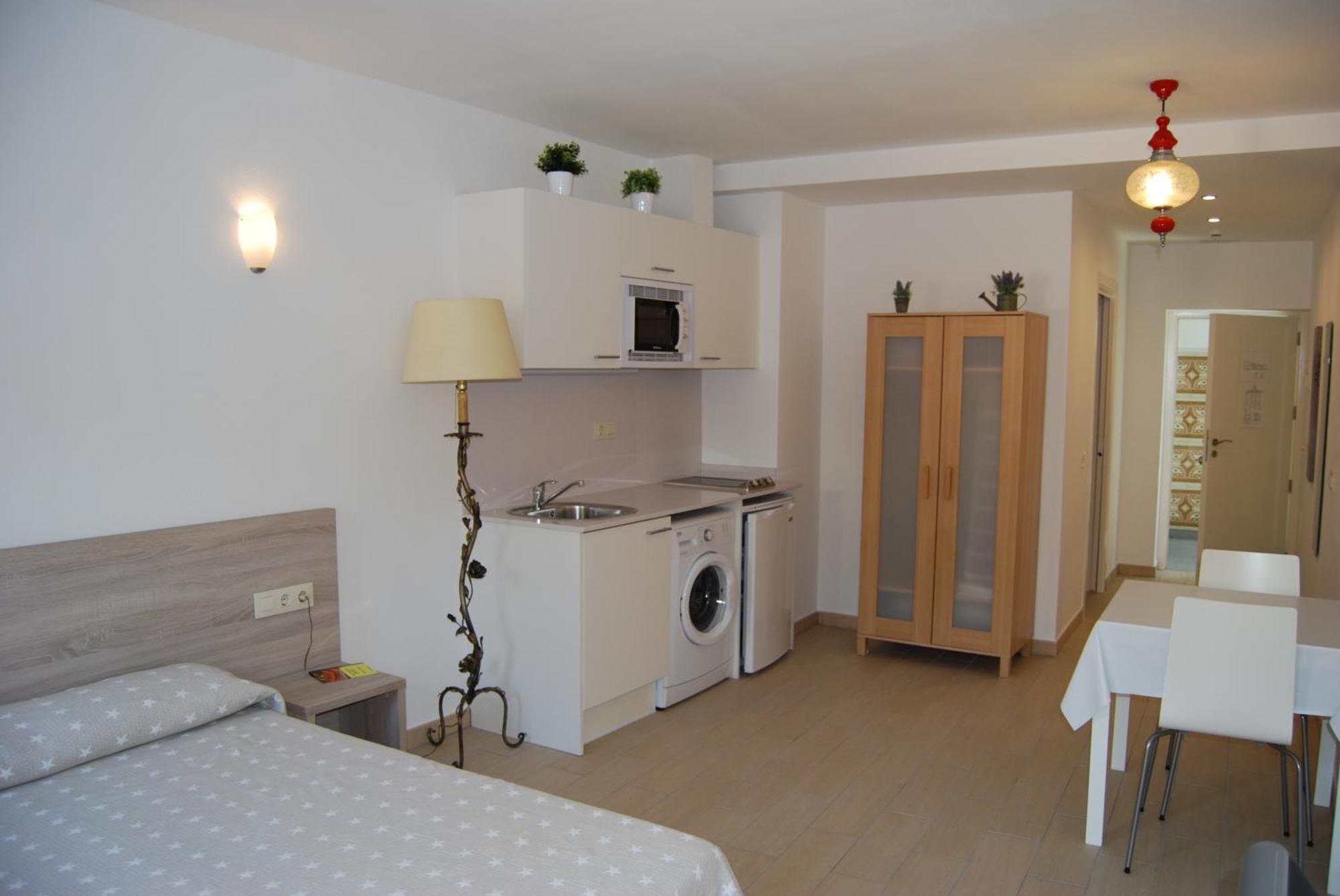 Apartaments Fonda Comerc Torroella de Montgrí Kültér fotó