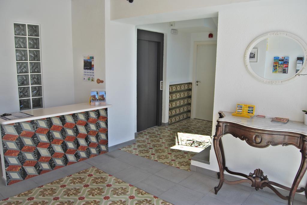Apartaments Fonda Comerc Torroella de Montgrí Kültér fotó